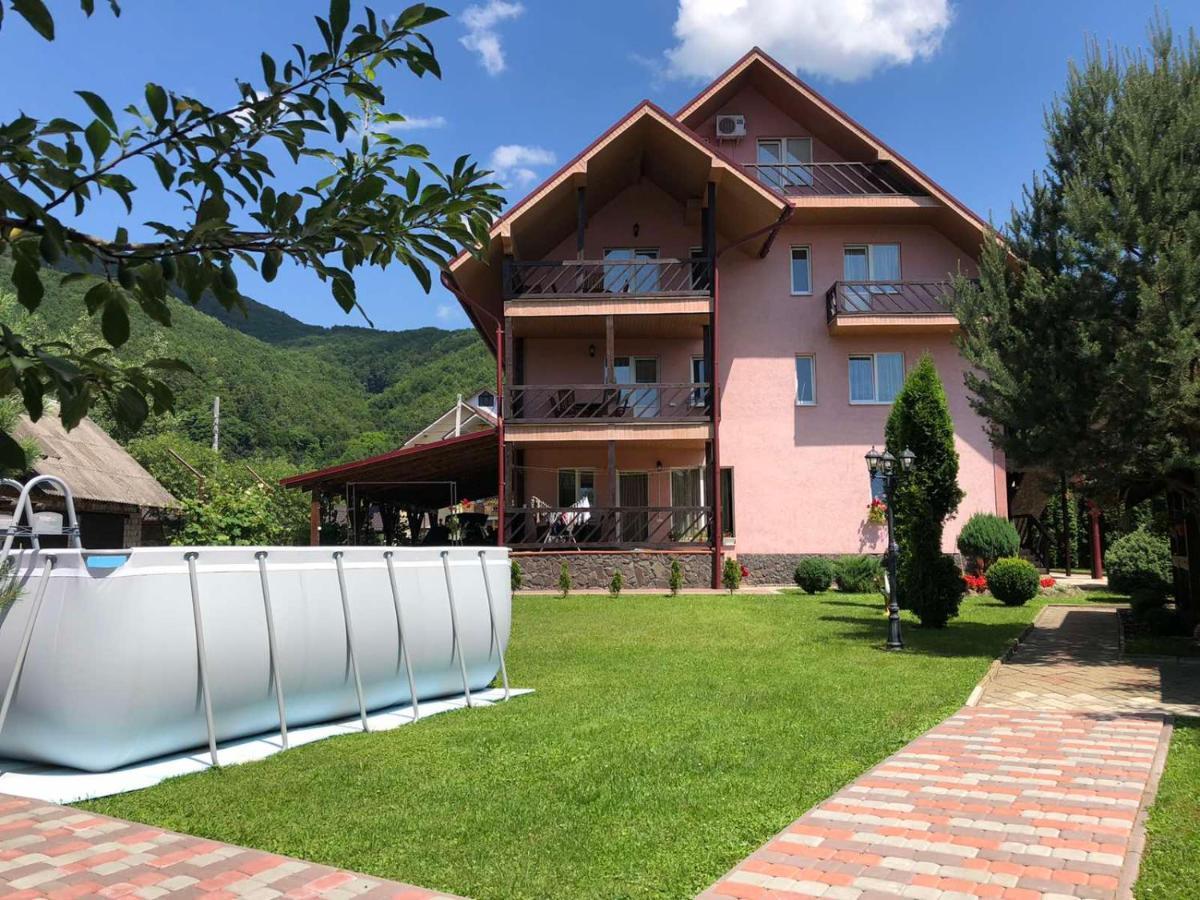 U Neli Hotel Solochin Exterior photo